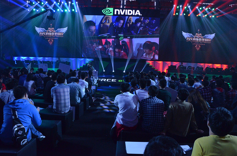 英文采访Lwx：最近队伍在努力减少失误 FPX这300胜场挺不容易的